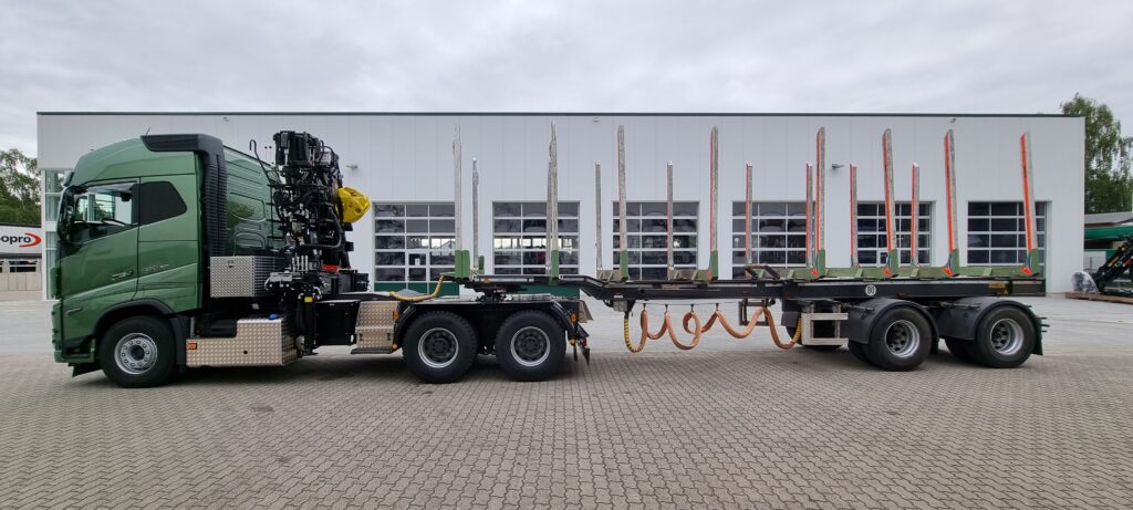 Lademaschine F265Z95, Volvo FH650, Schulze Holztransp. (2)